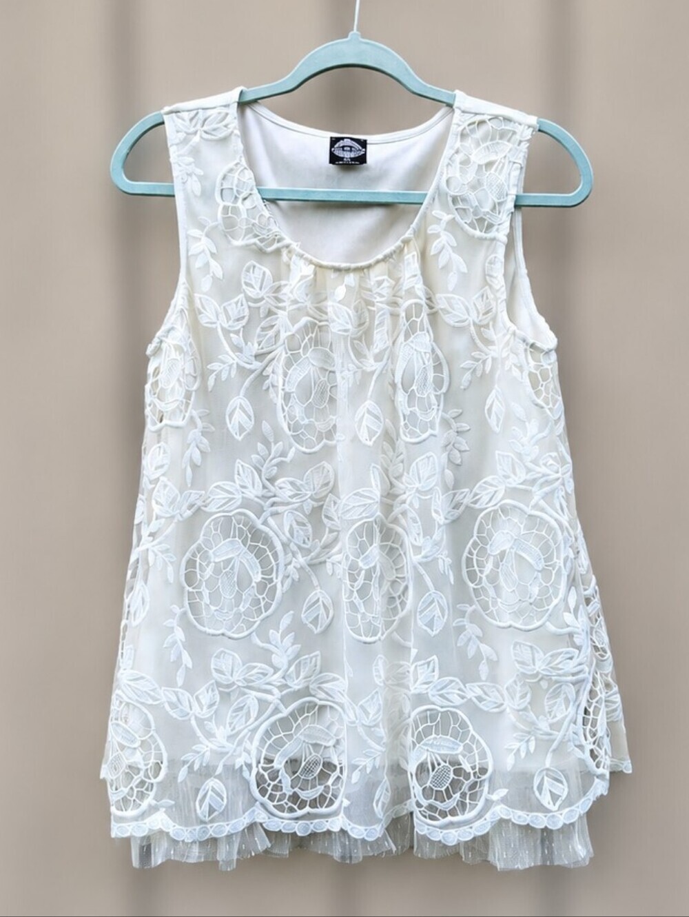 Cal Style Crochet Lace Top Tulle Ruffle Mesh Floral Scoop Neck Sleeveless M Soft